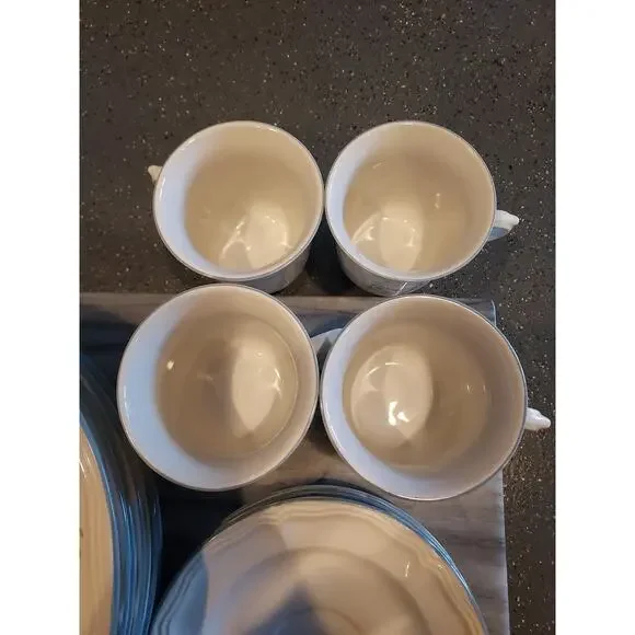 VTG Stoneware Set Country Home Trenditions Geese 7 dinner plates 4 cups/saucers